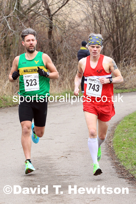 Senior men and veteran men over-40s NECAA Road Relay Champs., Hetton Lyons Park, Hetton le Hole, County Durham. Photo: David T. Hewitson/Sports for All Pics